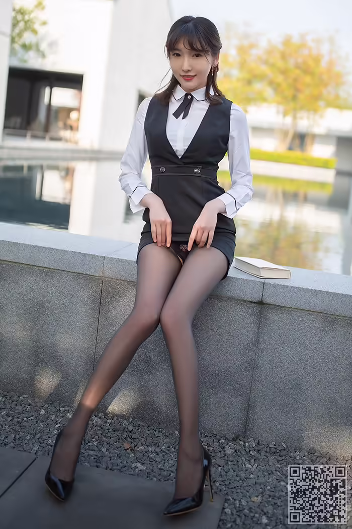 陆萱萱、胴体