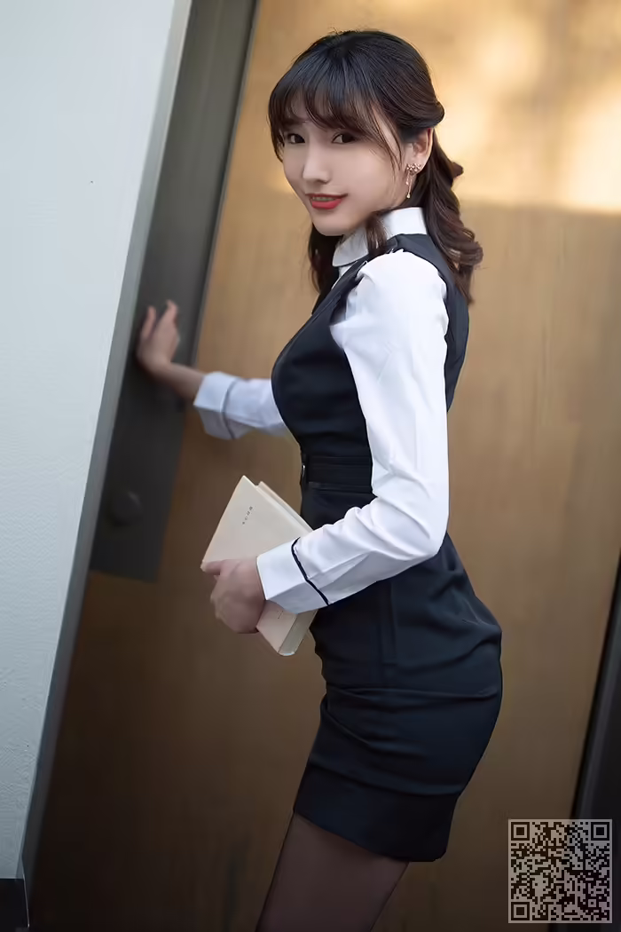 陆萱萱、胴体
