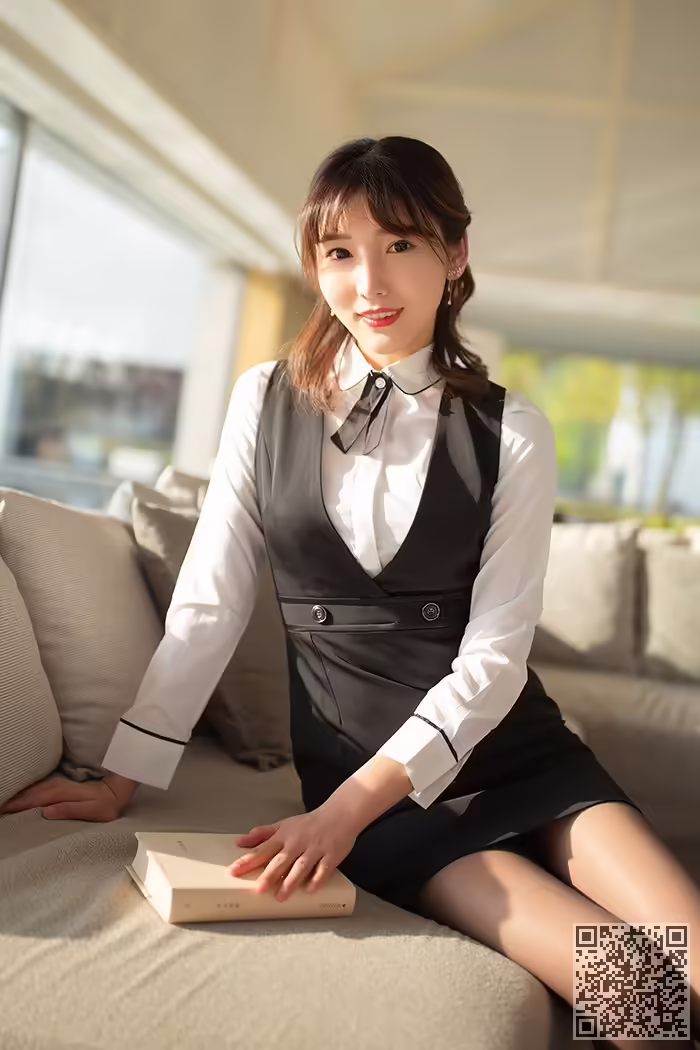 陆萱萱、胴体