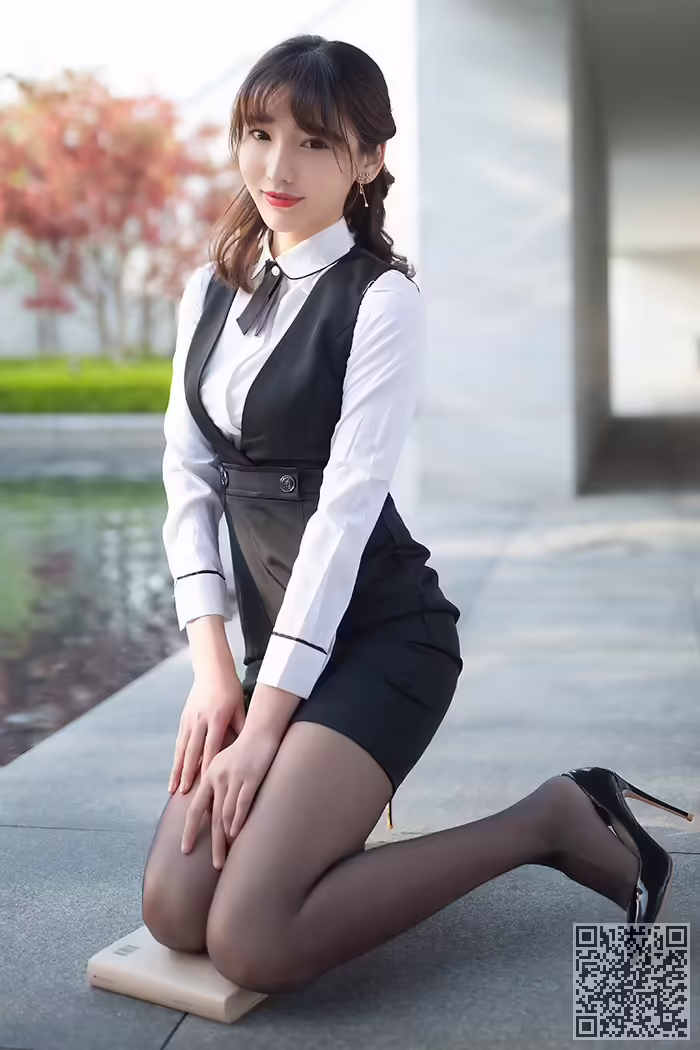 陆萱萱、胴体