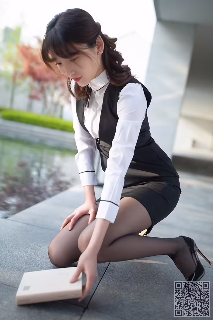 陆萱萱、胴体