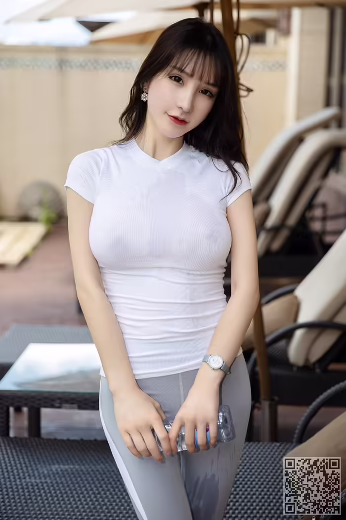 周于希、紧身、露乳