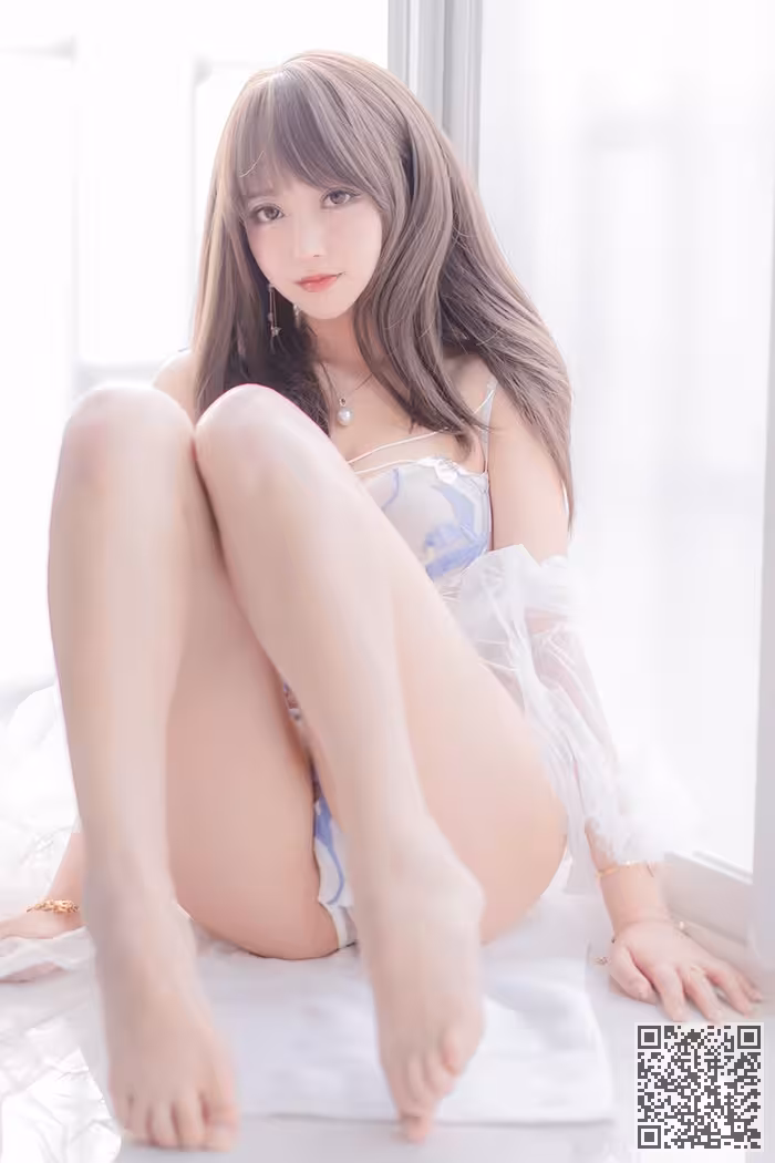蜜汁少女米线线透明睡衣曲线撩人