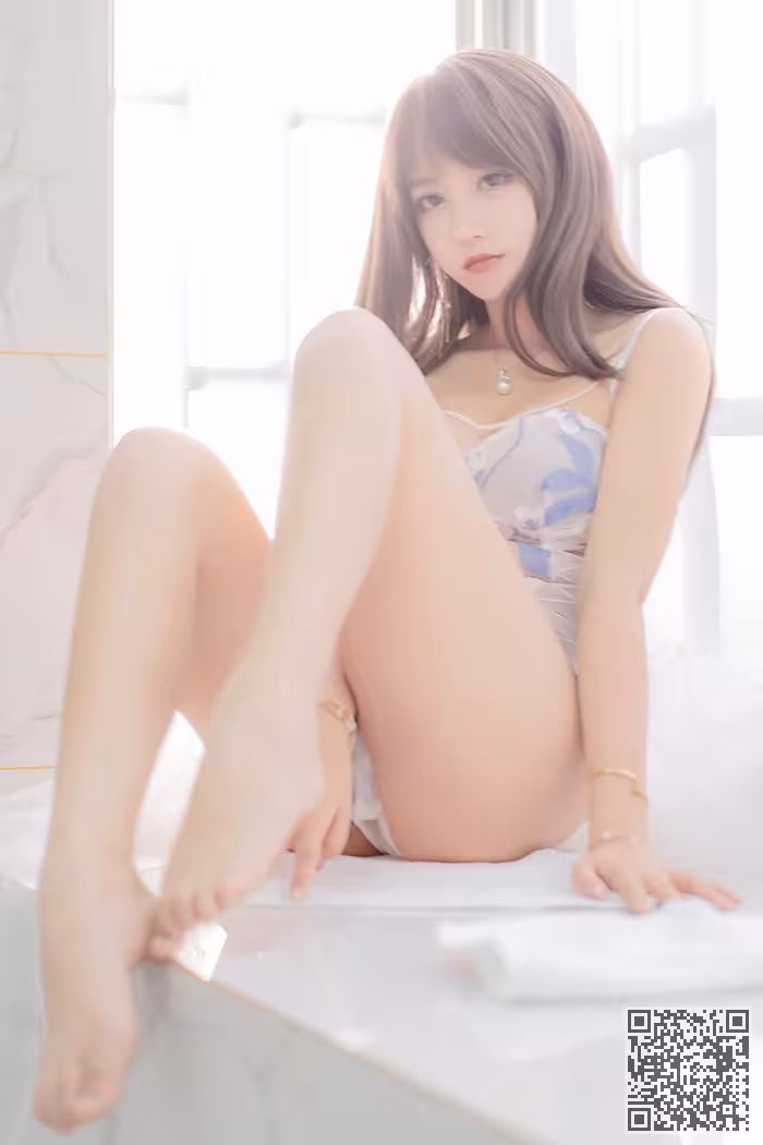 蜜汁少女米线线透明睡衣曲线撩人