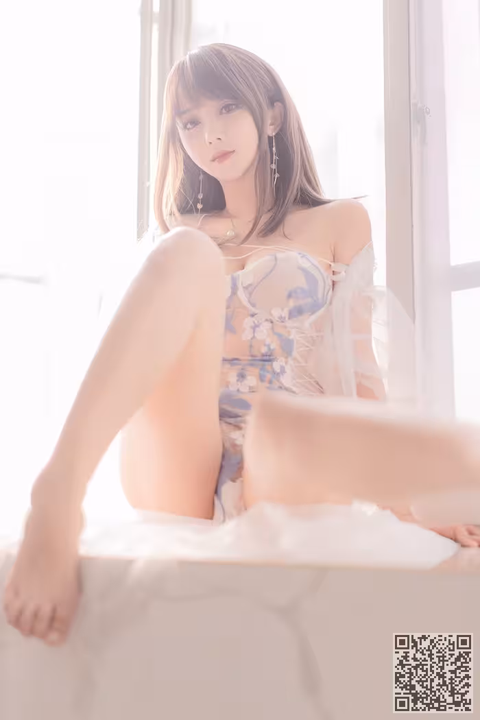 蜜汁少女米线线透明睡衣曲线撩人