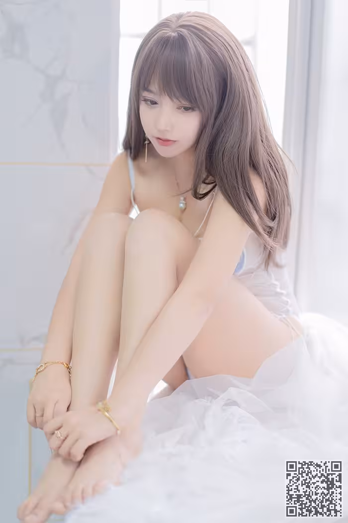 蜜汁少女米线线透明睡衣曲线撩人