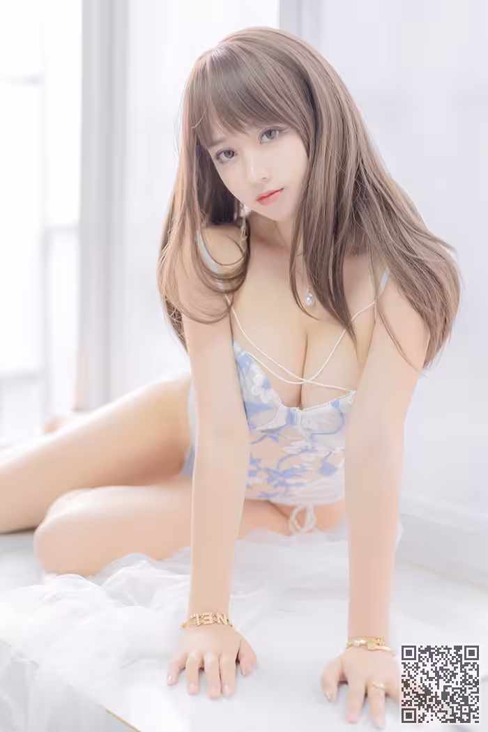 蜜汁少女米线线透明睡衣曲线撩人