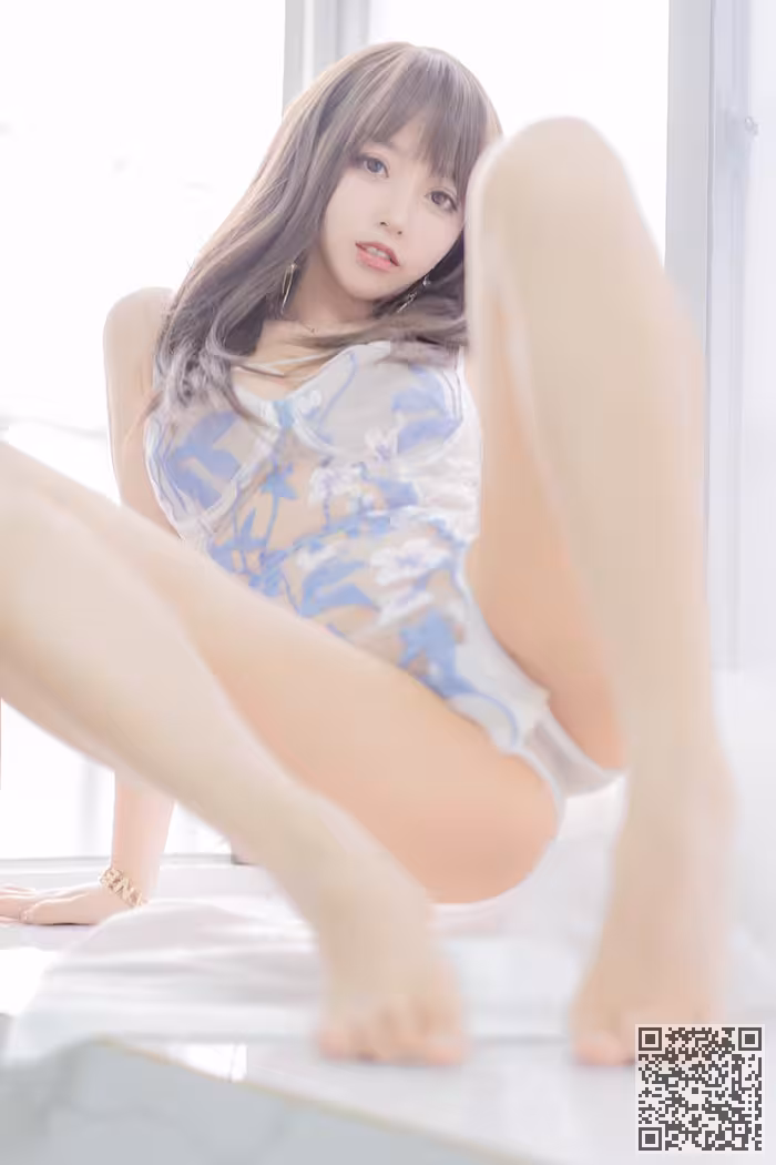 蜜汁少女米线线透明睡衣曲线撩人