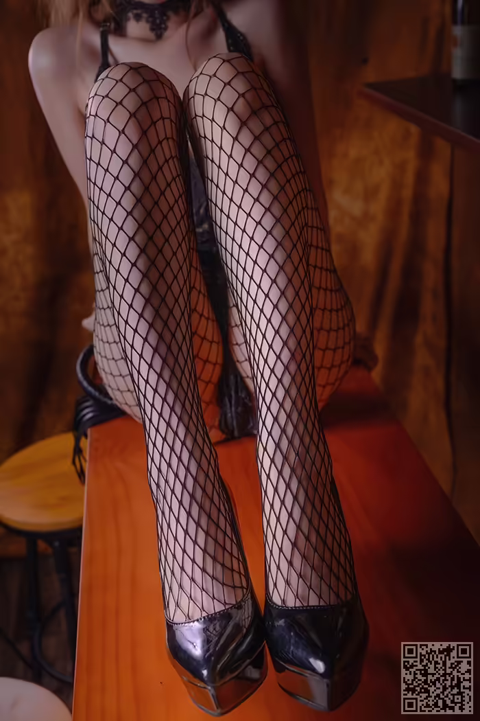 小恶魔利世、黑丝、网袜、爆乳、勾魂