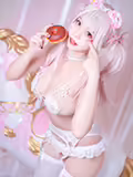 吸引力的妹妹亲爱的猫邱柔滑的乳房成形术勾魂美丽的腿