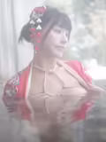 饿住朱克洛伊露天洗澡她赤裸的身体