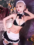 一个性感的女服务员的鬼魂牛姚明半裸为您服务