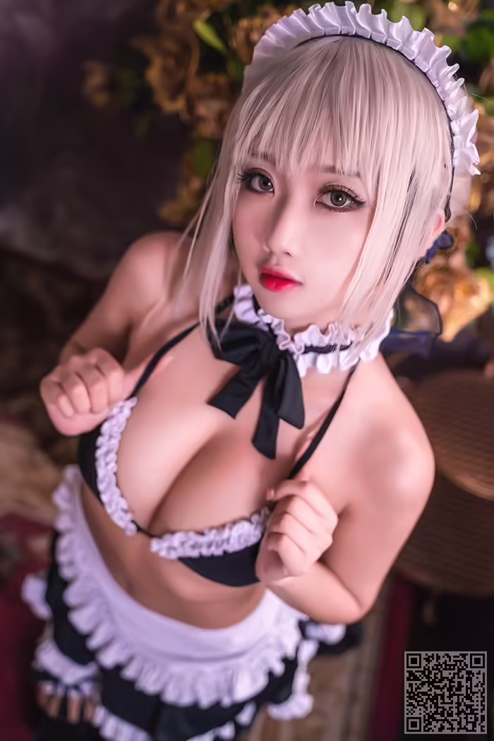 性感女仆、鬼畜瑶、半身赤裸
