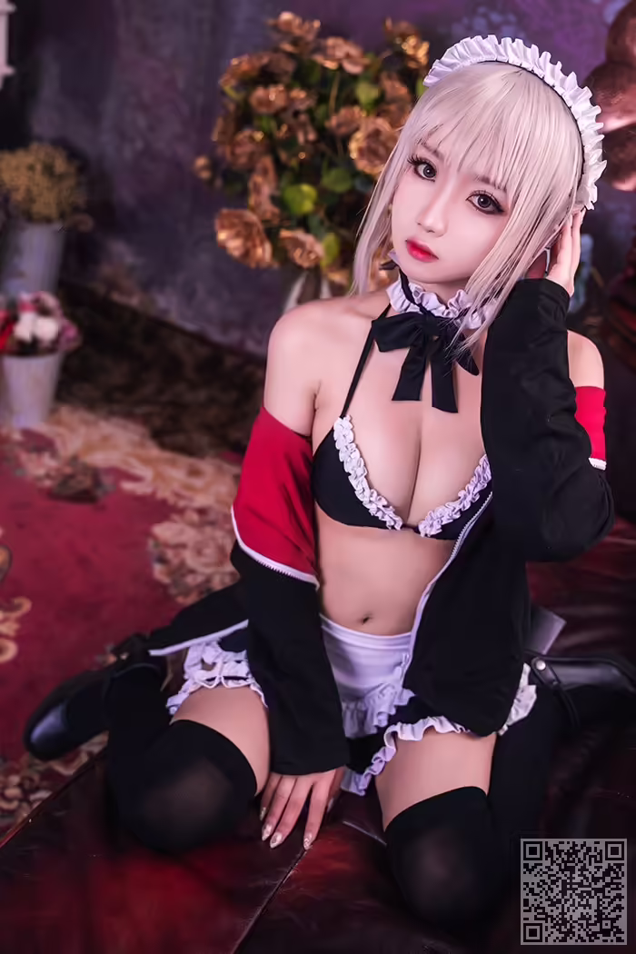 性感女仆、鬼畜瑶、半身赤裸