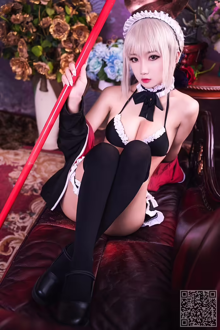 性感女仆、鬼畜瑶、半身赤裸