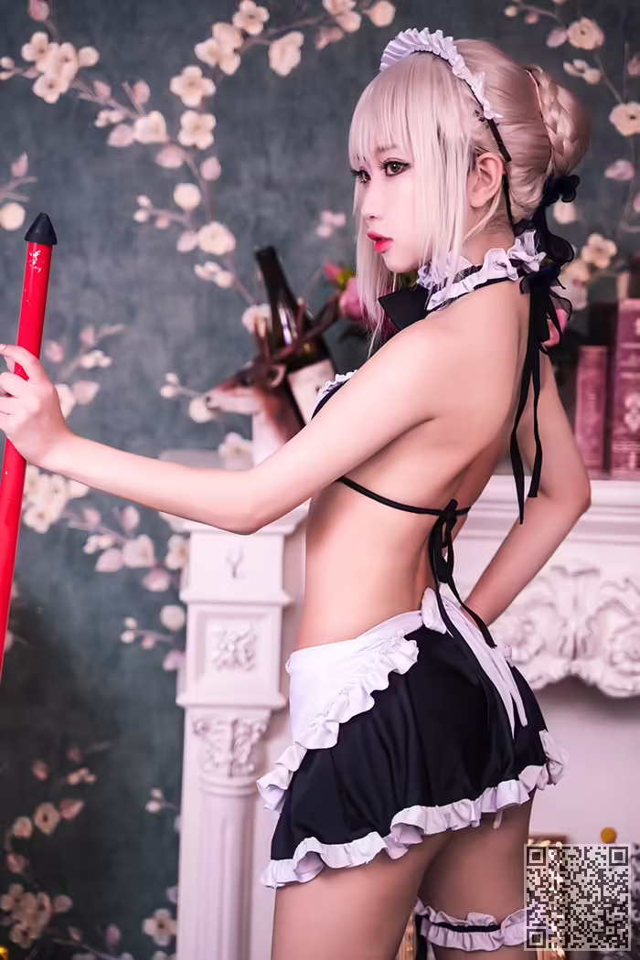 性感女仆、鬼畜瑶、半身赤裸