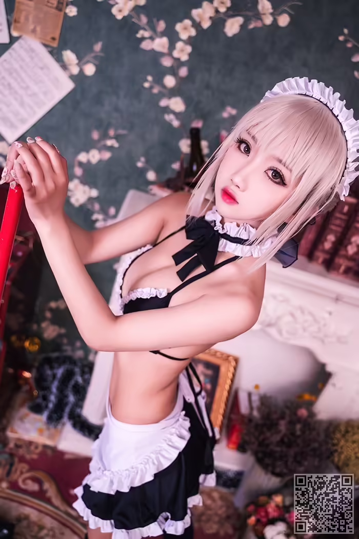 性感女仆、鬼畜瑶、半身赤裸