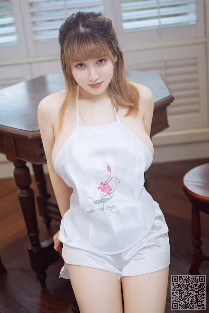 奶牛、周大萌、胴体、美乳