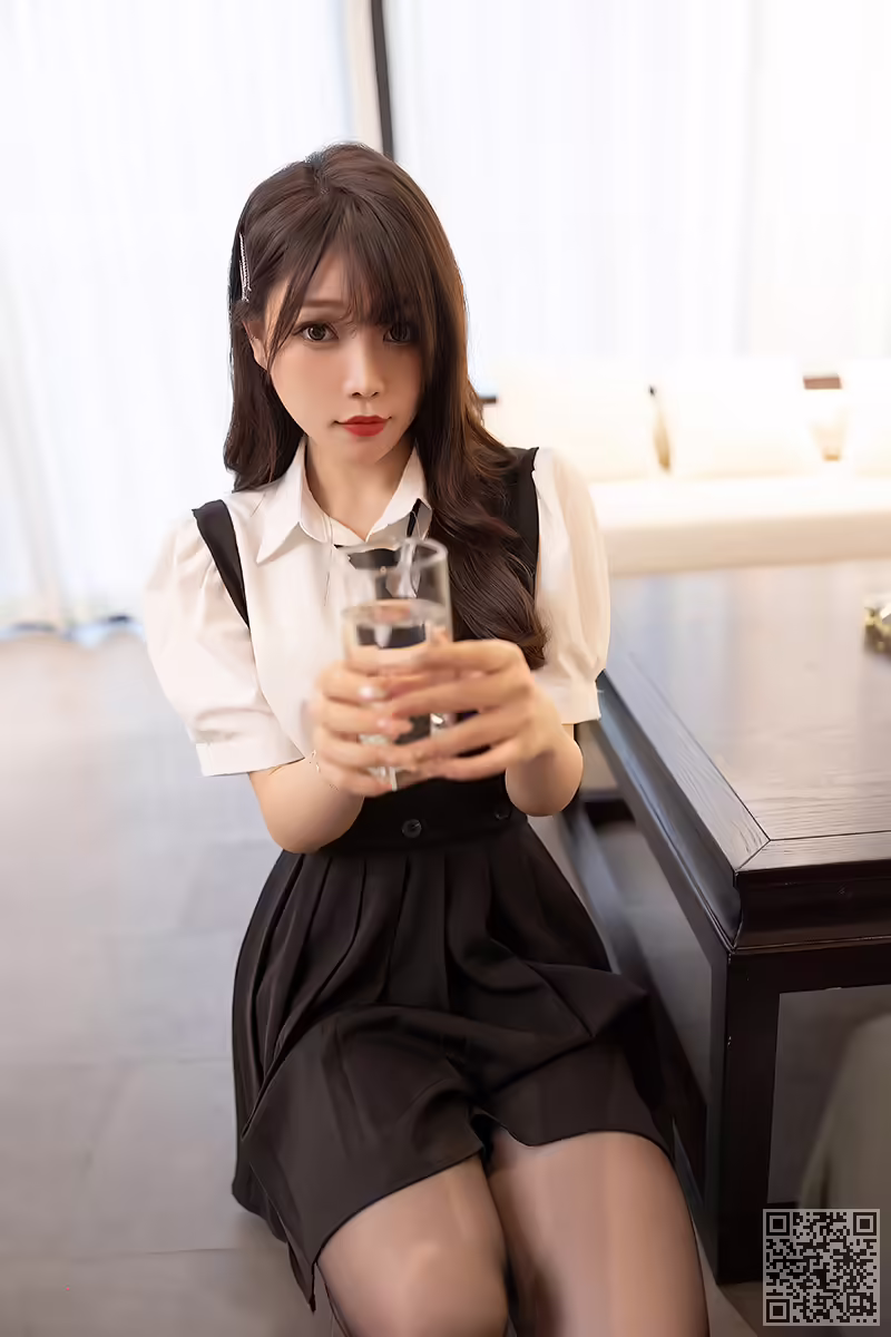 女仆、芝芝、嬉戏