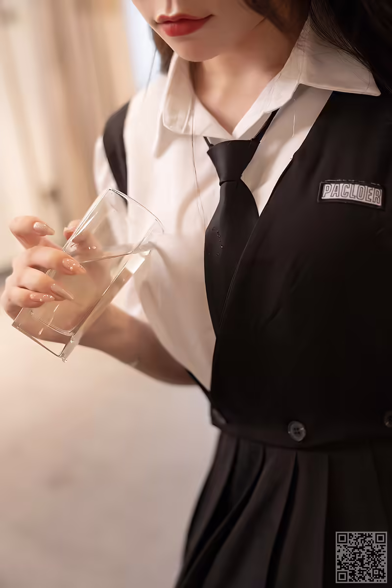 女仆、芝芝、嬉戏