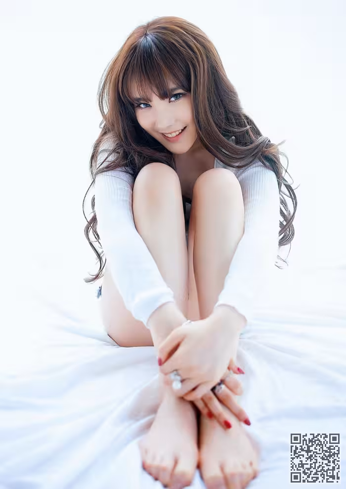 清纯美女牛仔短裤长发照