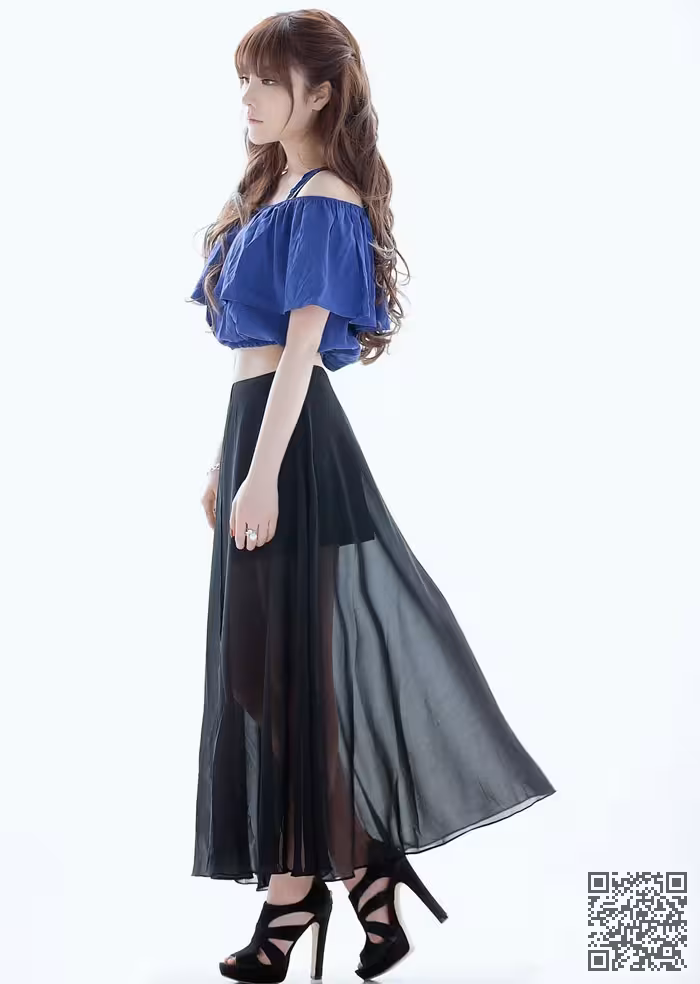 清纯美女牛仔短裤长发照
