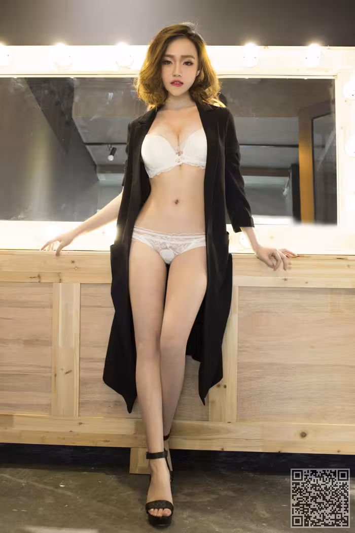 SM女神叶希希香艳制服写真气质佳