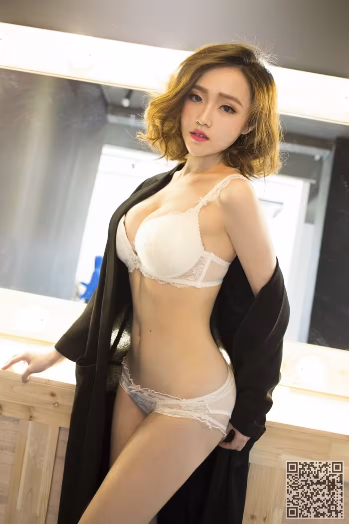 SM女神叶希希香艳制服写真气质佳