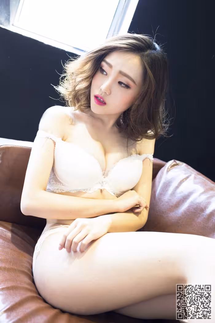 SM女神叶希希香艳制服写真气质佳