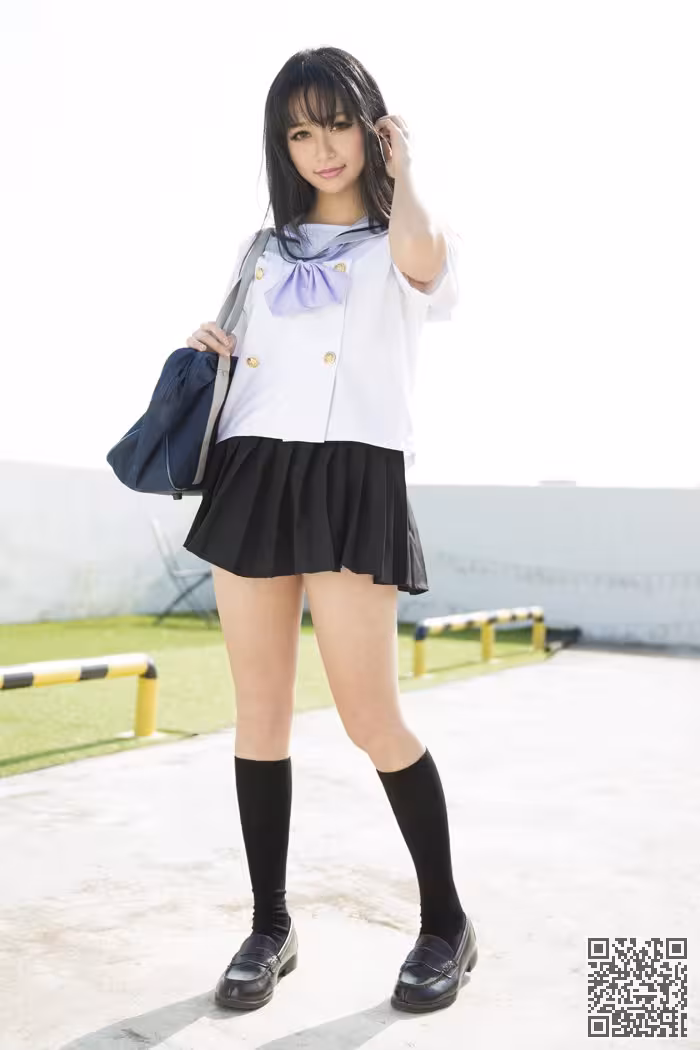 日系妹子Sora迷人学生制服玩跳蛋