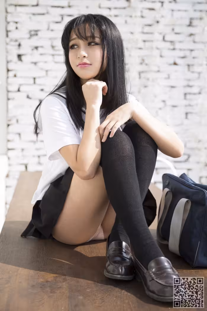日系妹子Sora迷人学生制服玩跳蛋