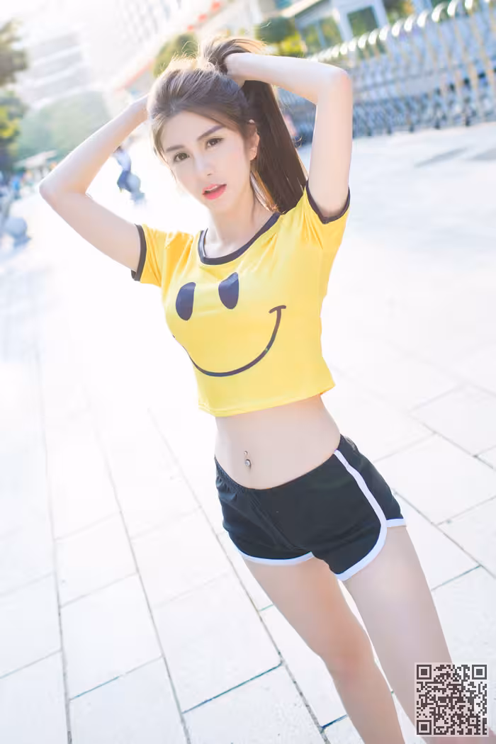 嫩模李七喜酥胸半露展现朦胧艺术美