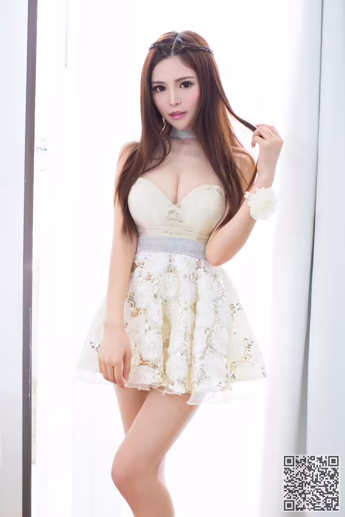 酥胸、张美荧、凹凸有致、双峰