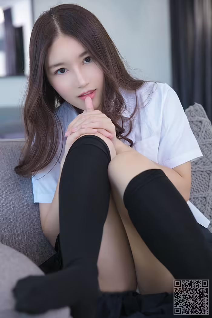 妹子、魏扭扭、制服