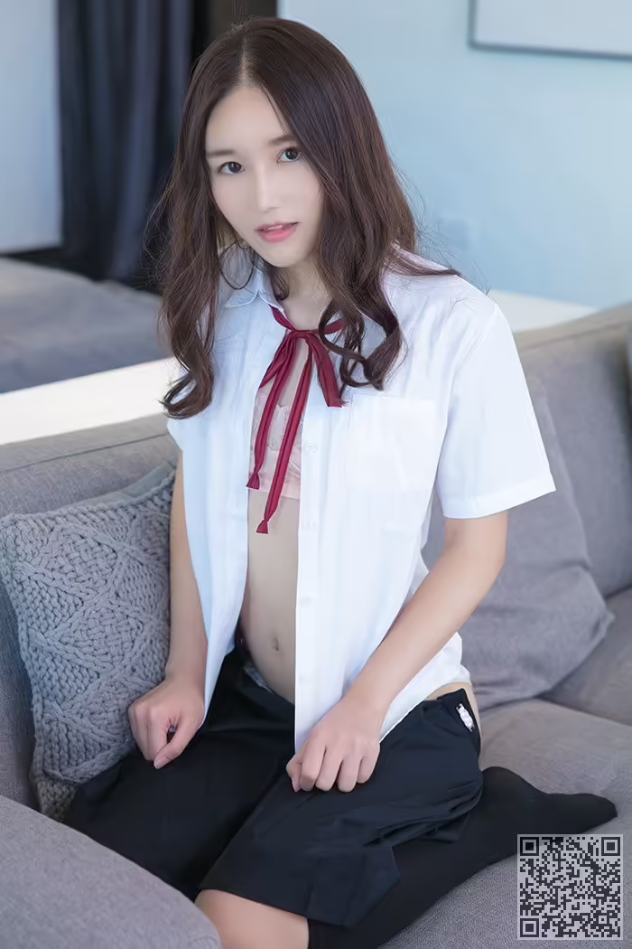 妹子、魏扭扭、制服