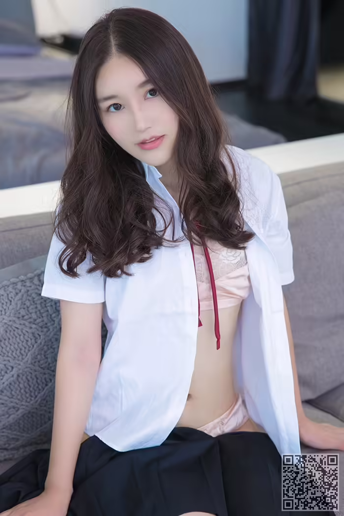 妹子、魏扭扭、制服