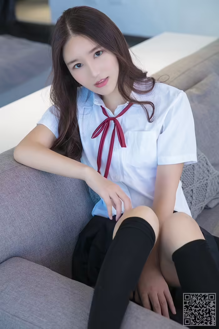 妹子、魏扭扭、制服