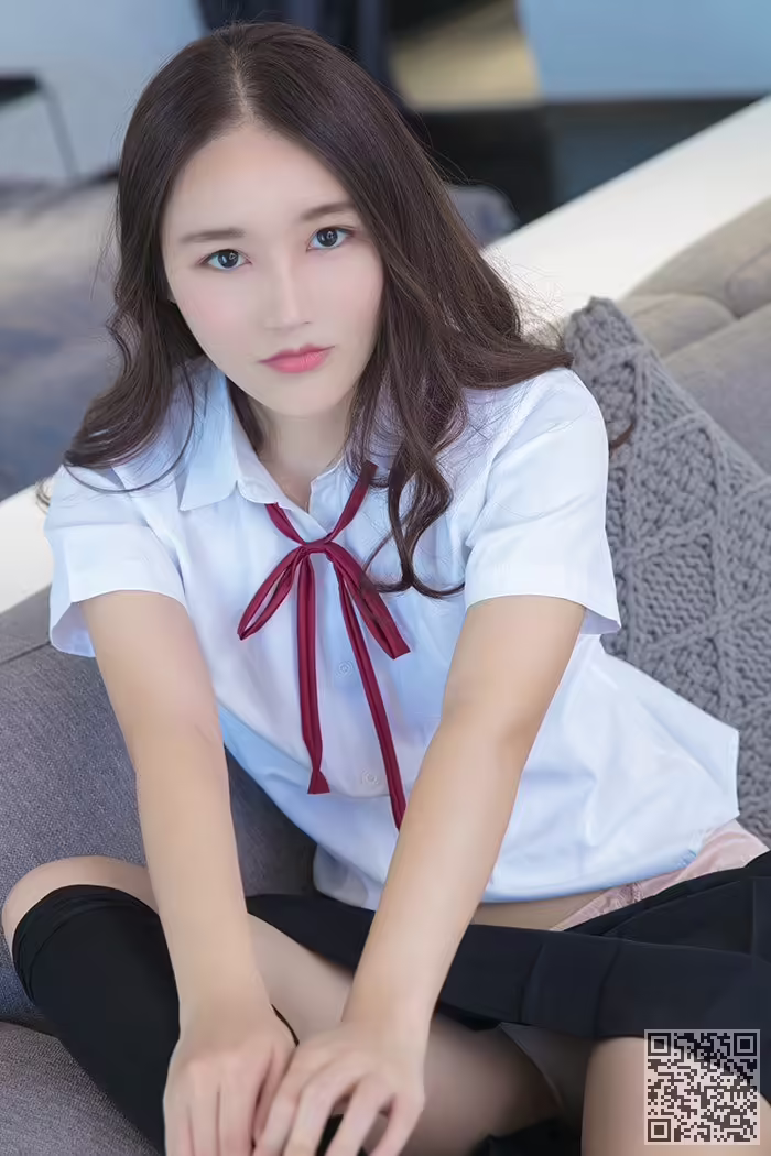 妹子、魏扭扭、制服