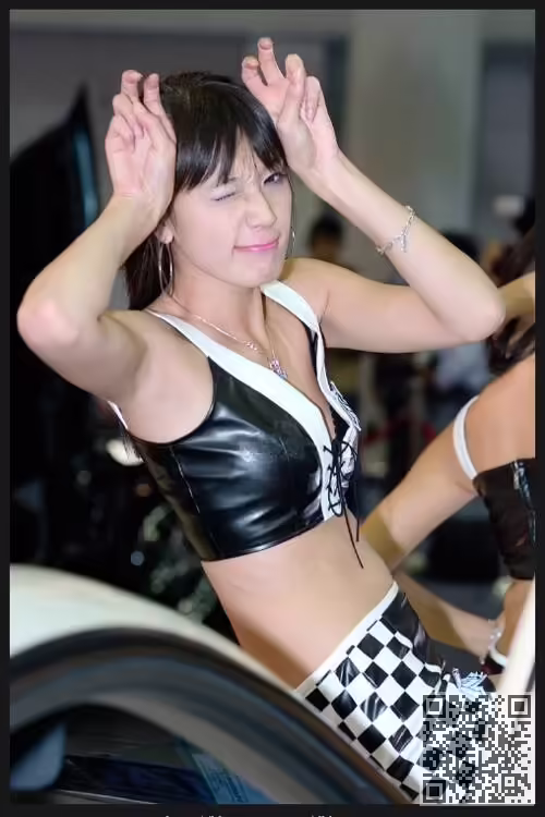 美女车模