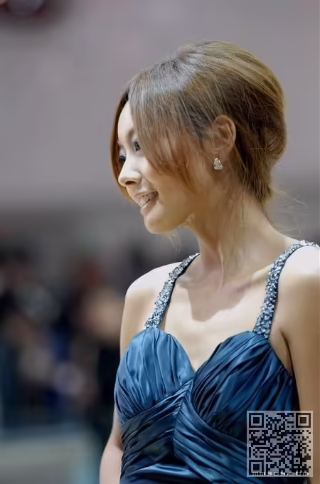 美女车模