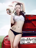 只是小辛西娅马自达MX – 5汽车广告