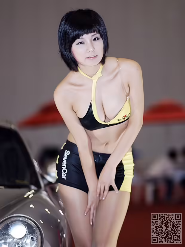 美女车模