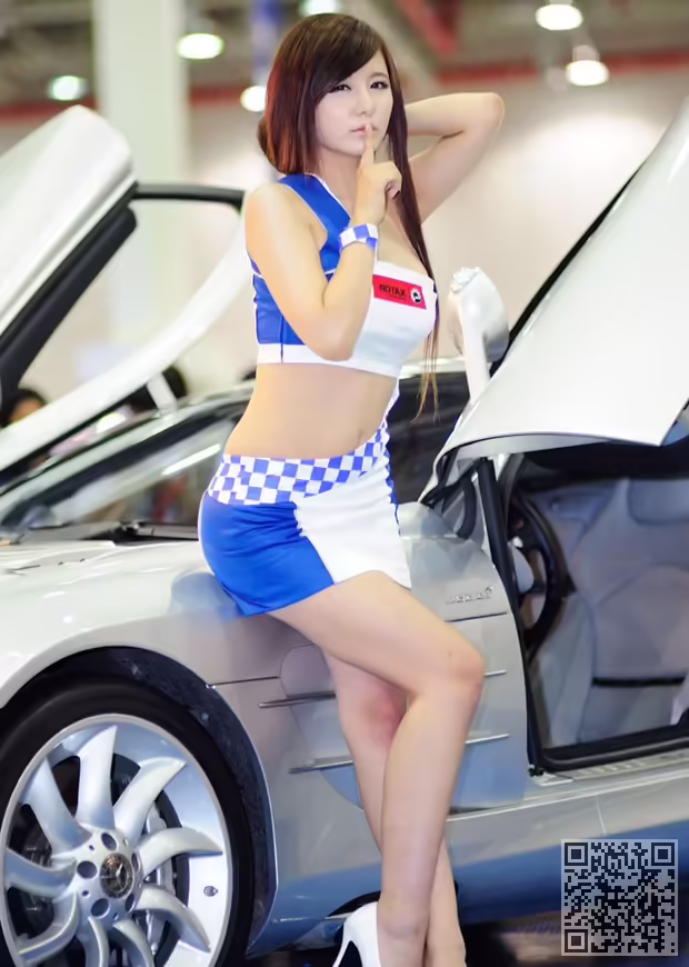 美女车模