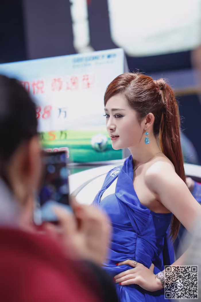 美女车模、罗梦轩