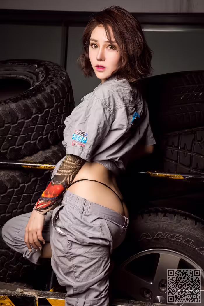 车模、王尔琳、摆姿