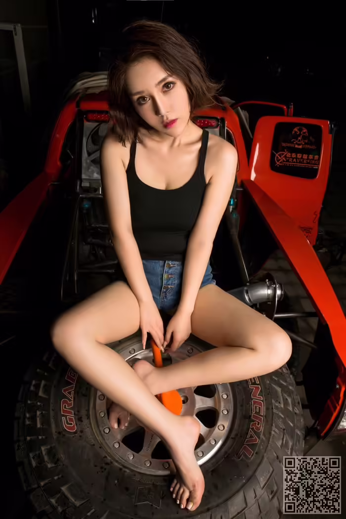 车模、王尔琳、摆姿