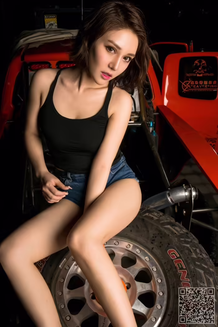 车模、王尔琳、摆姿