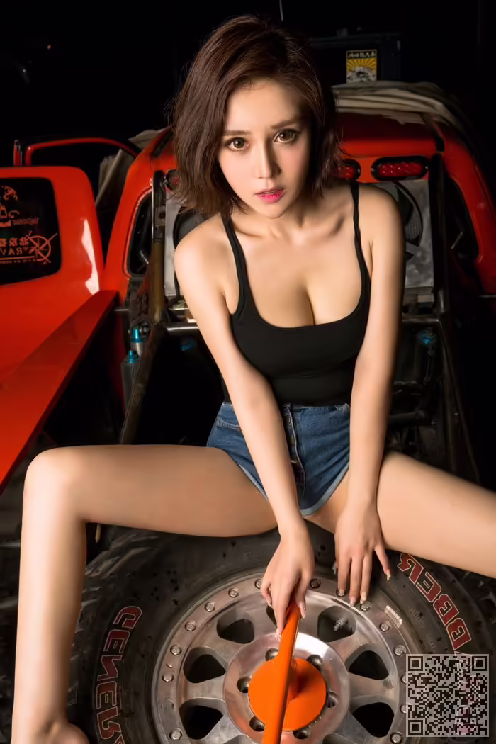 车模、王尔琳、摆姿