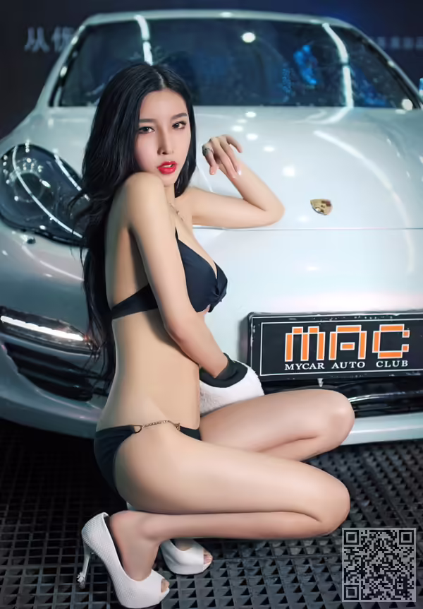 一只蜂鸟洗比基尼写真艺术、比基尼