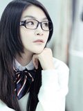 黑框眼镜美眉的冥想